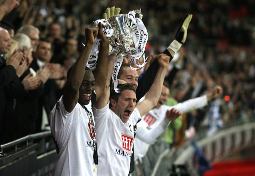 如在其前后 如在其前后